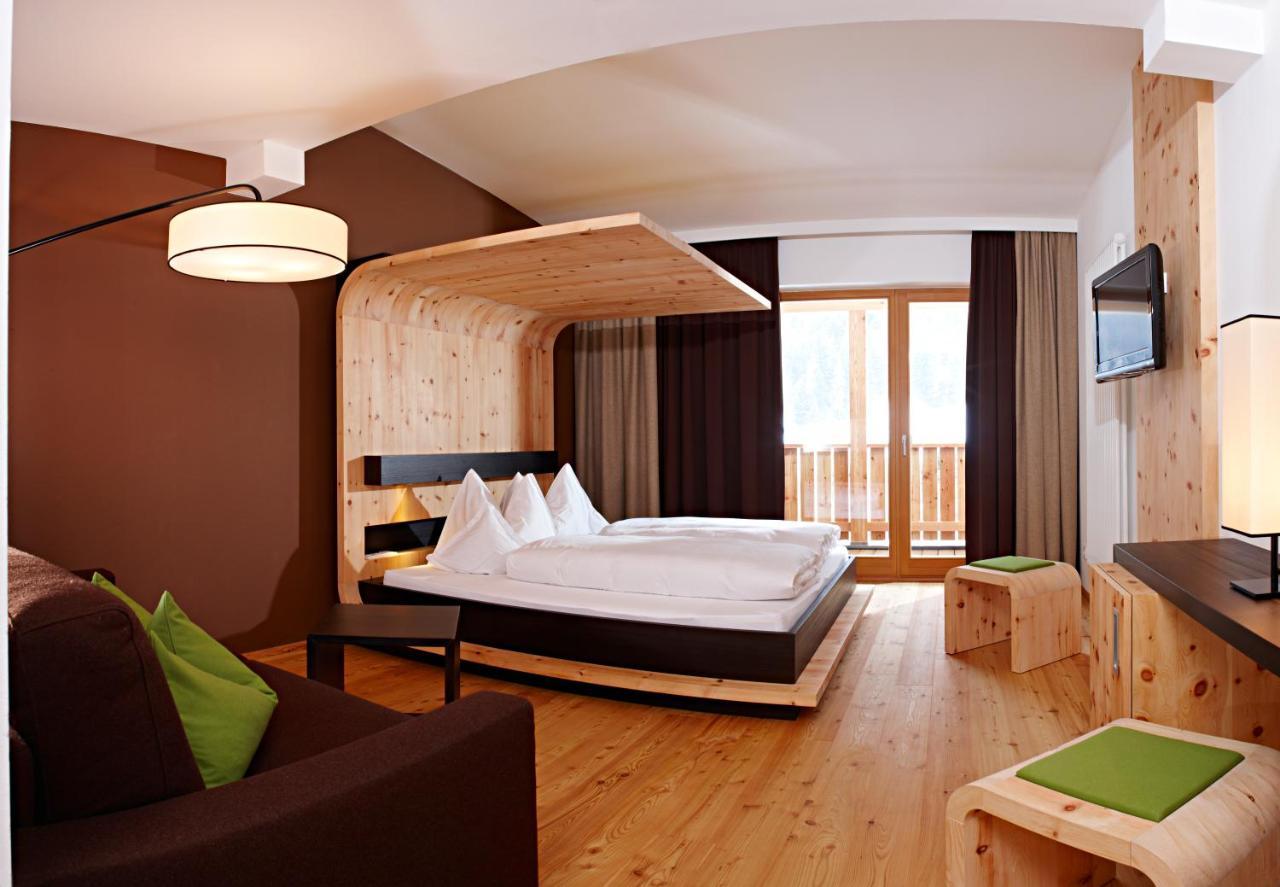 Hotel Monika Sexten Exteriör bild A room at the Hotel Garni Garni in the German Alps