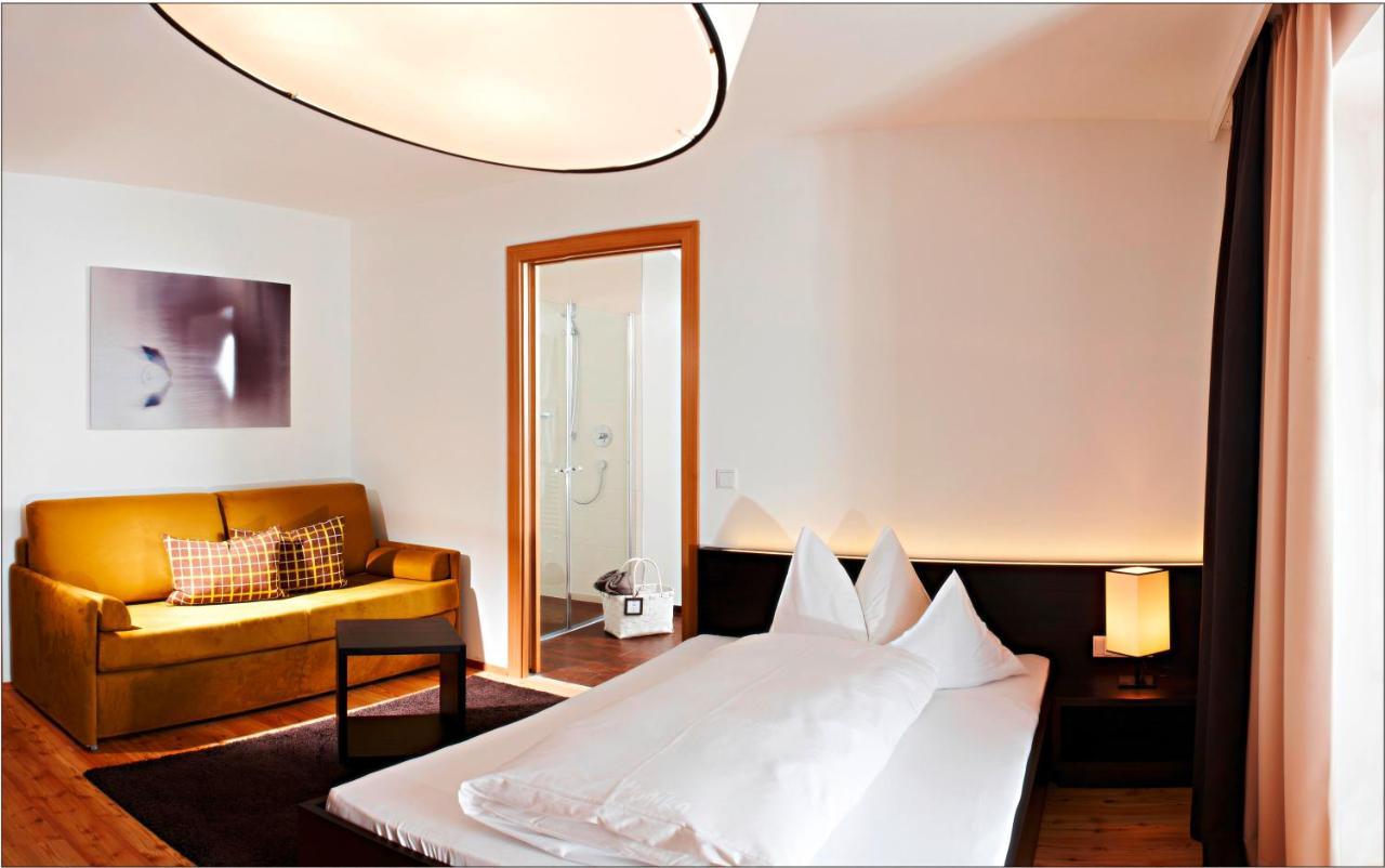 Hotel Monika Sexten Exteriör bild A room at the Hotel St. Josef