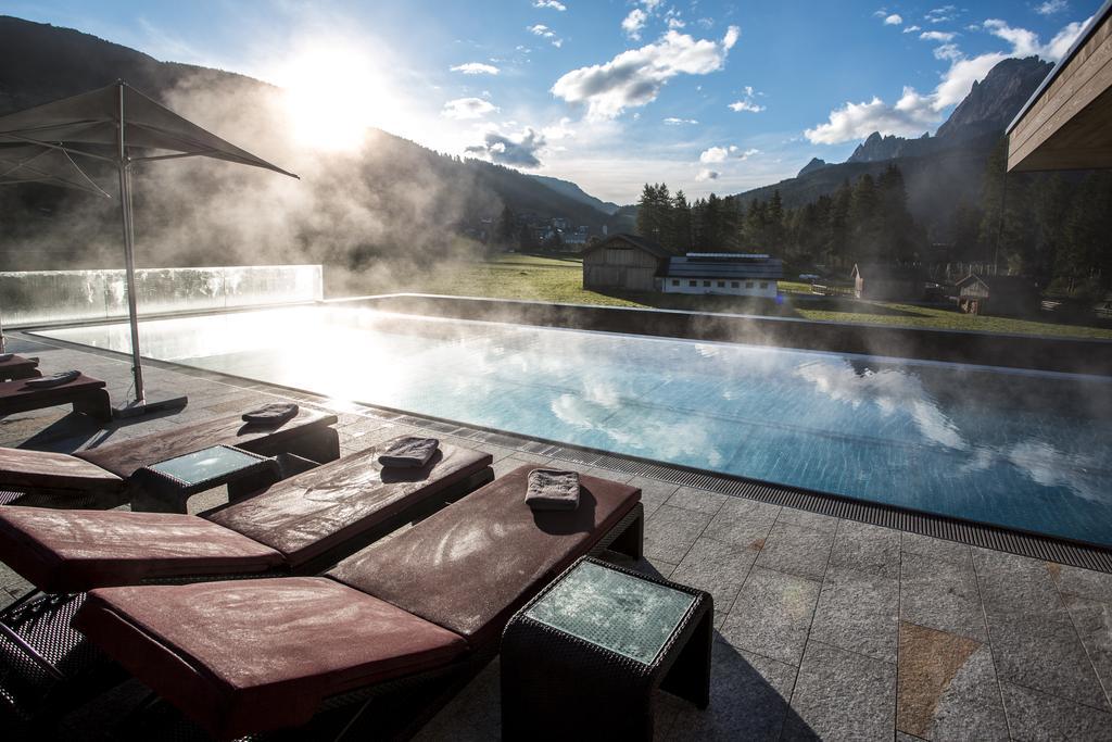 Hotel Monika Sexten Exteriör bild The outdoor pool