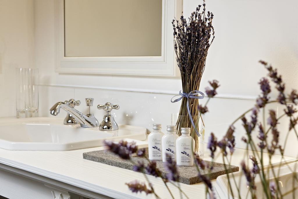 Hotel Monika Sexten Exteriör bild Lavender in a bathroom