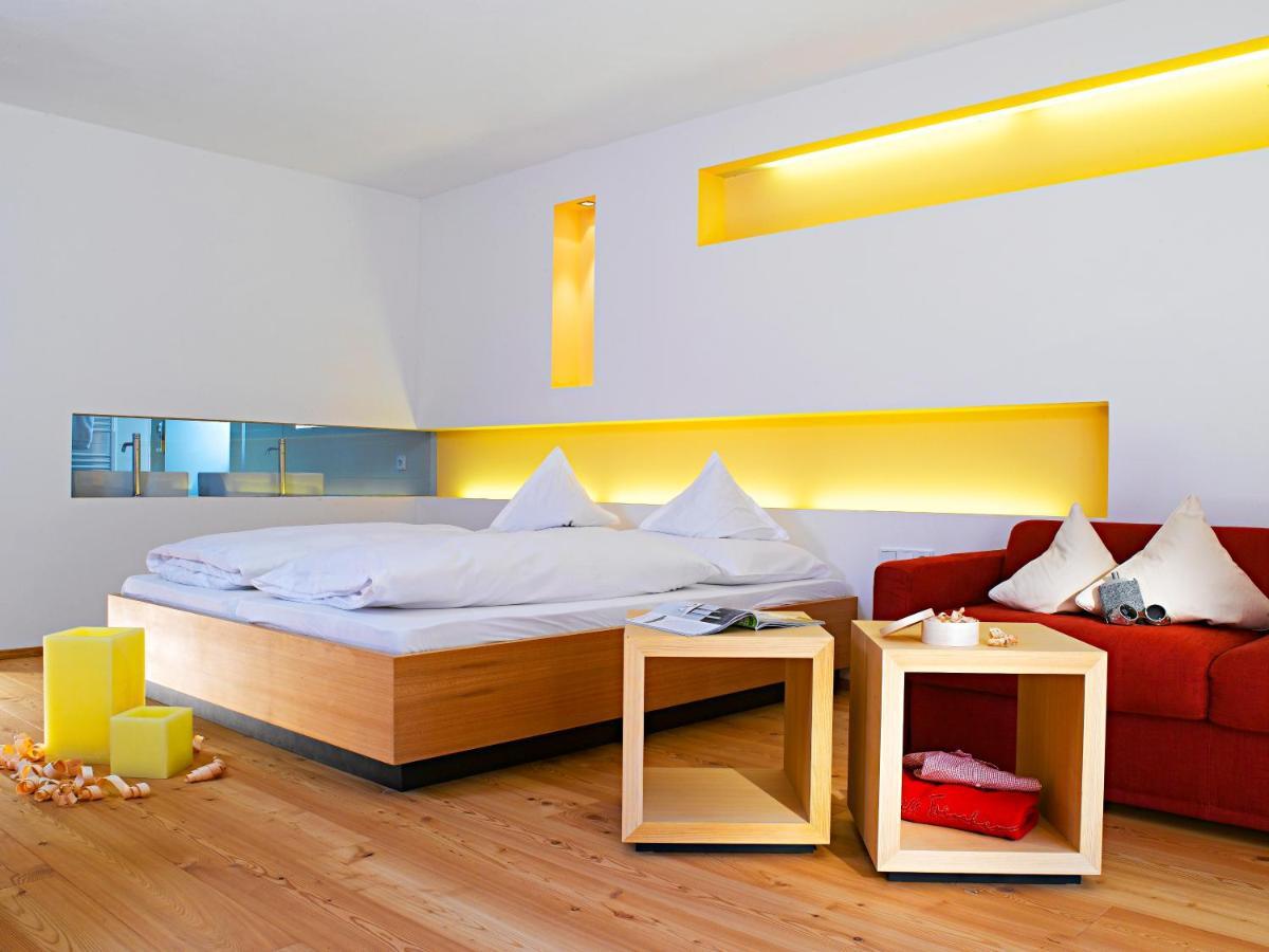 Hotel Monika Sexten Rum bild A room at the Hotel Hafen Hamburg